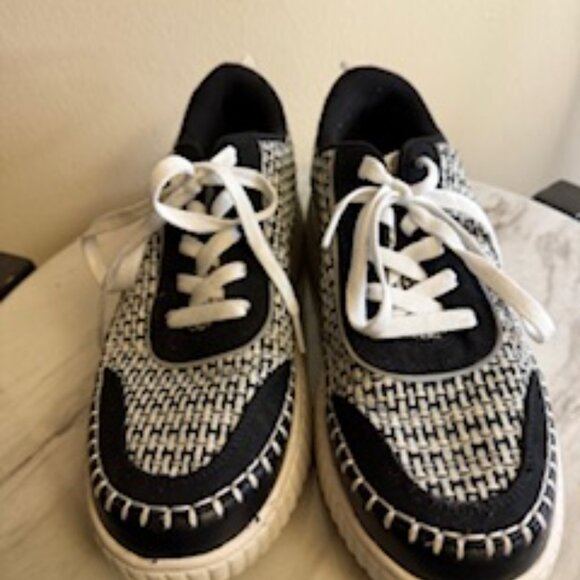 Dream Pairs Sneakers - Picture 2 of 5